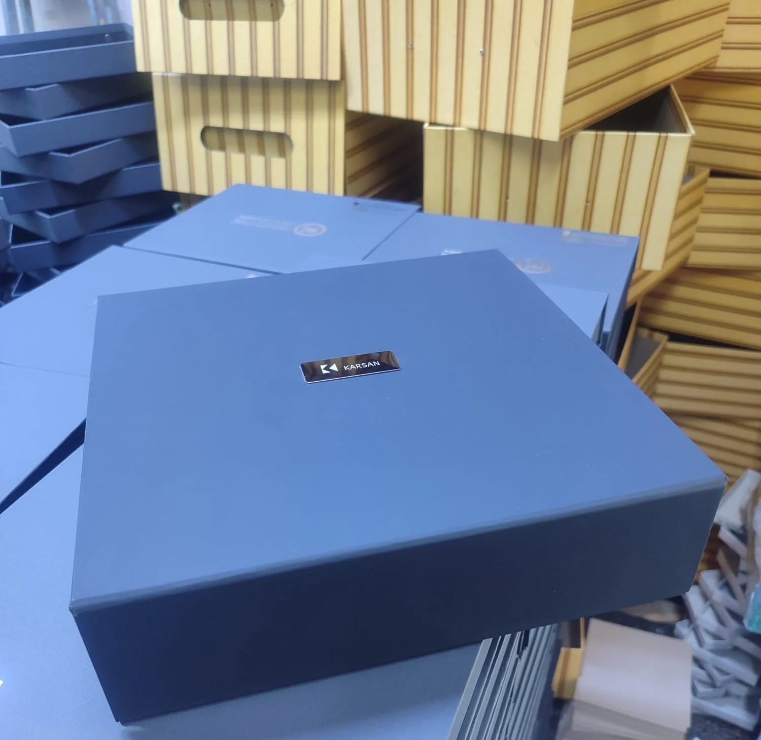 APLUS PROMOSYON ÜRÜNLERI - KARSAN 'A ÖZEL KRISTAL SATRANÇ TAKIMI IÇIN LÜKS HEDIYE KUTUSU TASARIMI - APLUS PROMOSYON ÜRÜNLERI Aplus Promosyon Ürünleri Hediye Kutu 4 Jpeg