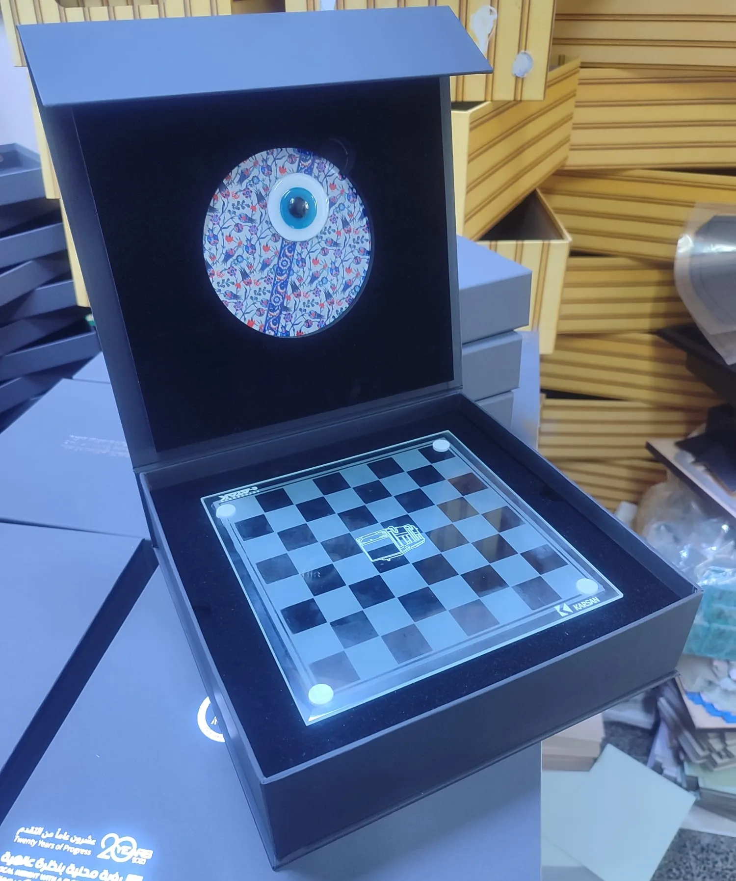 APLUS PROMOSYON ÜRÜNLERI - KARSAN 'A ÖZEL KRISTAL SATRANÇ TAKIMI IÇIN LÜKS HEDIYE KUTUSU TASARIMI - APLUS PROMOSYON ÜRÜNLERI Aplus Promosyon Ürünleri Hediye Kutu 6 Jpeg